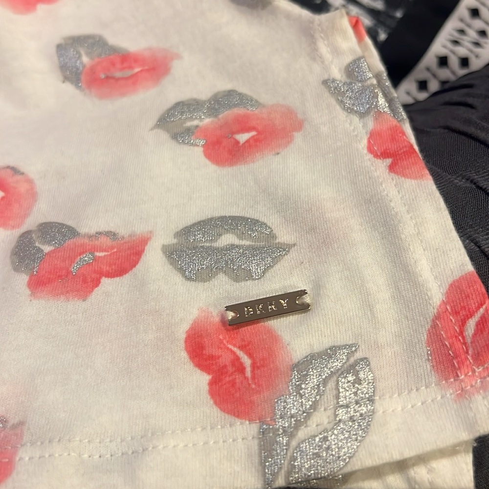 ❤️ DKNY T Shirt - Picture 8 of 8